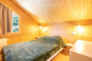 4 bedrooms, iron/ironing board