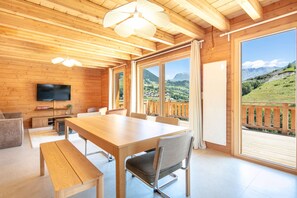 Chalet | Dining