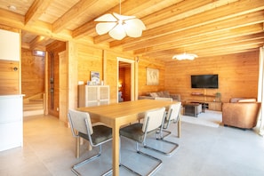 Chalet | Dining