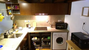 Mikrovågsugn, spishäll och diskmaskin
