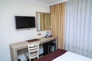 Standard Double Room | Premium bedding, minibar, in-room safe, desk