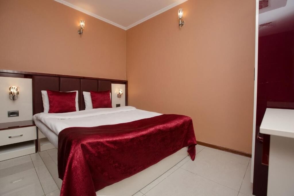 Luxury Apartment, Multiple Beds | Premium bedding, Select Comfort beds, minibar, in-room safe