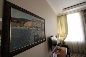 Comfort Triple Room | Premium bedding, minibar, in-room safe, desk