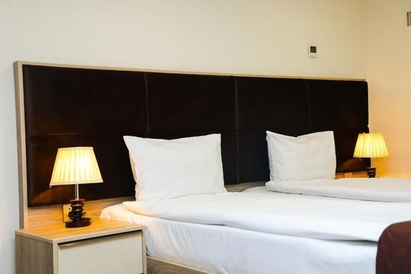 Ropa de cama de alta calidad, colchones Select Comfort y minibar