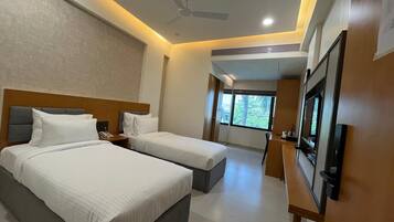 5 عدّة غرف نوم ومكواة/لوح كي وواي فاي وملاءات أسرّة