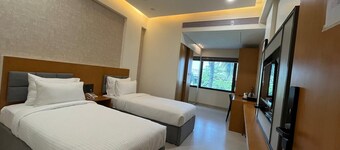 hotel with AC in Jalna - 18 bedrooms for a relaxing stay