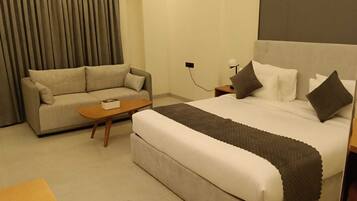 5 bedrooms, iron/ironing board, WiFi, bed sheets