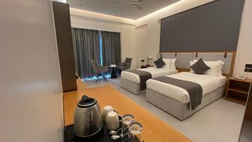 5 bedrooms, iron/ironing board, WiFi, bed sheets