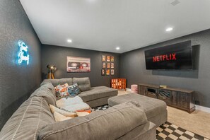 Smart TV, fireplace