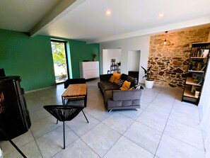 Televisie en een open haard