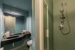 Dusche, Haartrockner, Bidet, Handtücher
