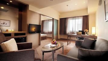 Iron/ironing board, free WiFi