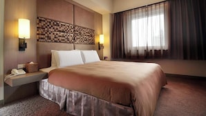 A hotel room with a large bed, two bedside lamps, a telephone, and a window with curtains. - Howard Civil Service International House (Taipei)
