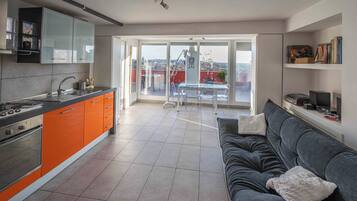 KĂŒhlschrank, Mikrowelle, Ofen, Herdplatte