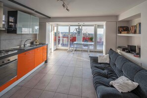 Microwave, oven, stovetop, dishwasher - Farnesina Rooftop Terrace (Roma)