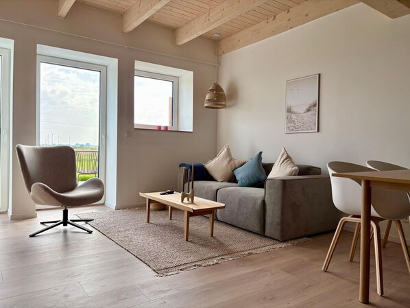 Unclassified image, 1 of 31, button