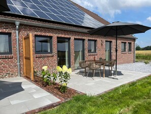 Unclassified image, 4 of 31, button