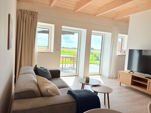 Fernseher, Tischtennisplatte