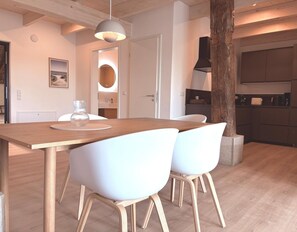 Unclassified image, 3 of 24, button