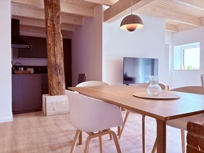 Unclassified image, 4 of 24, button