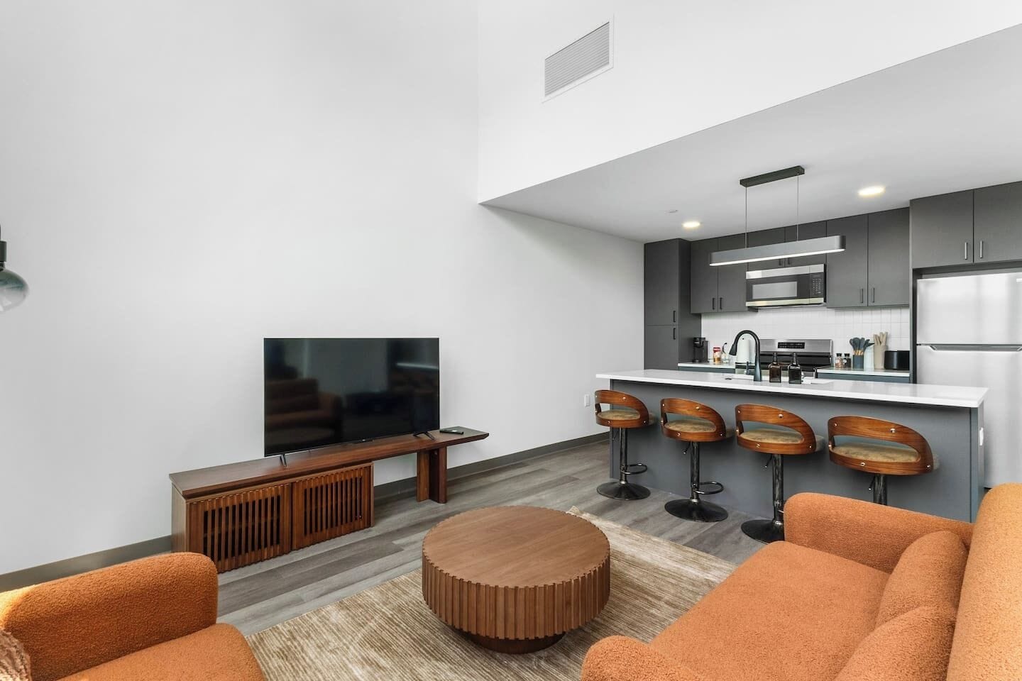 スマートテレビ、テーブルサッカー台、卓球台