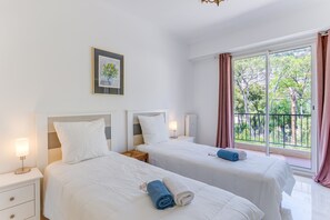 2 chambres, fer et planche à repasser, Wi-Fi gratuit, draps fournis