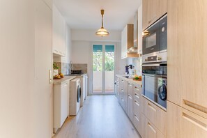 Fridge, microwave, oven, dishwasher - LE BOIS JOLI AP4477 By Riviera Holiday Homes (Cap-d´Ail)