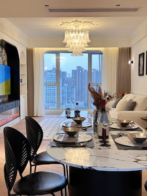 Apartamento, vistas a la ciudad | Zona de estar