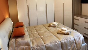 2 soverom, skrivebord, strykejern/-brett og wi-fi (inkludert)
