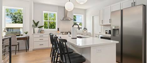 Kühlschrank, Mikrowelle, Ofen, Herdplatte