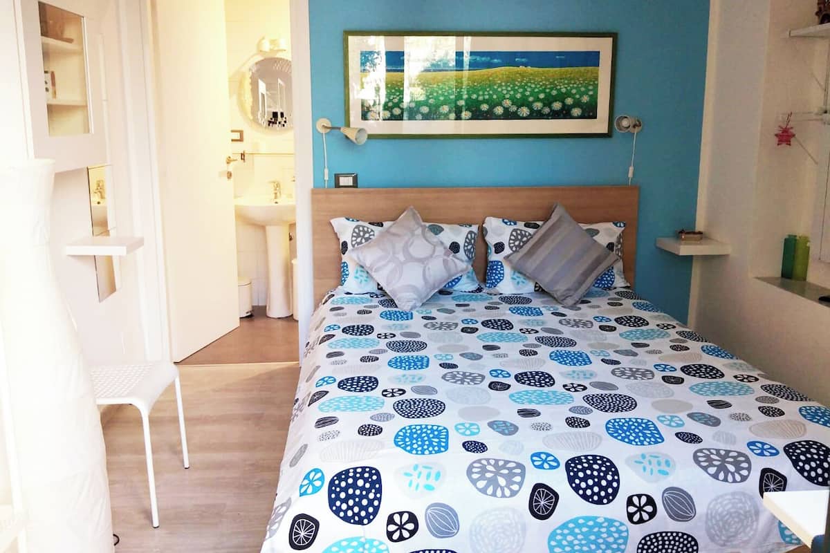 Classic Double Room, Garden View | WiFi (free)
