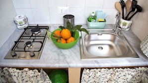 Classic Double Room, Garden View | Private kitchen - Il Giardino di Laura Mondello (Mondello)
