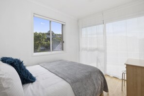 3 chambres, bureau, fer et planche à repasser, accès Internet
