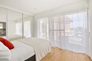 3 chambres, bureau, fer et planche à repasser, accès Internet