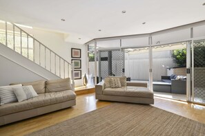 Fernseher, Stereoanlage