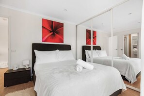 3 chambres, bureau, fer et planche à repasser, accès Internet