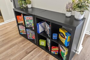 Game room - Modern Flat off Meridian - Walk Anywhere Downtown (Indianapolis)