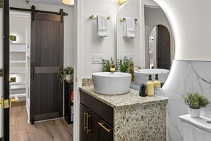 Shower, hair dryer, towels, shampoo