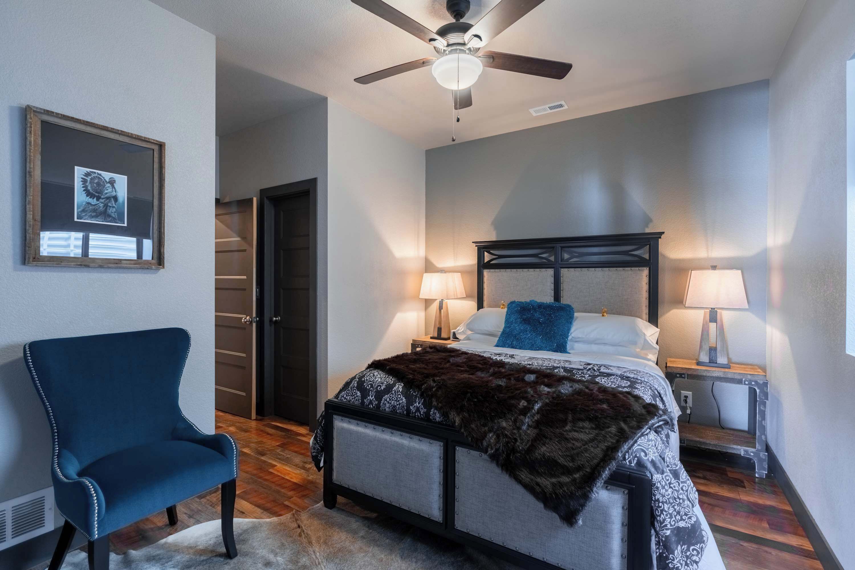 3 slaapkamers, een bureau, een strijkplank/strijkijzer, wifi