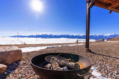 INTRO RATES:  Quiet 2-Level w/ Valley Overlook, StarLink, EV Charging. Ideal for