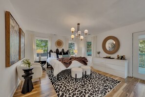 2 Schlafzimmer, Schreibtisch, Bügeleisen/Bügelbrett, kostenloses WLAN