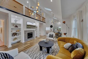 Smart-TV, Kamin, Arbeitsbereiche