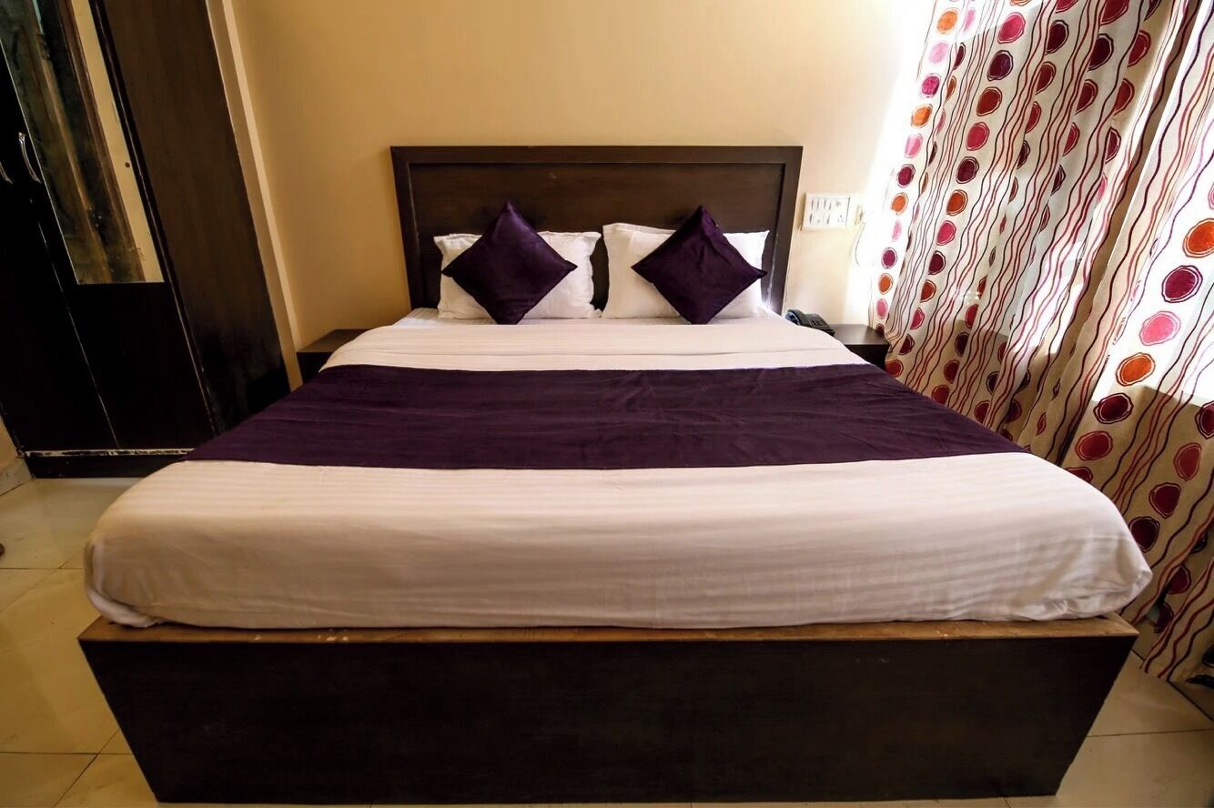 华丽双人房 | 办公桌、免费 WiFi、床单