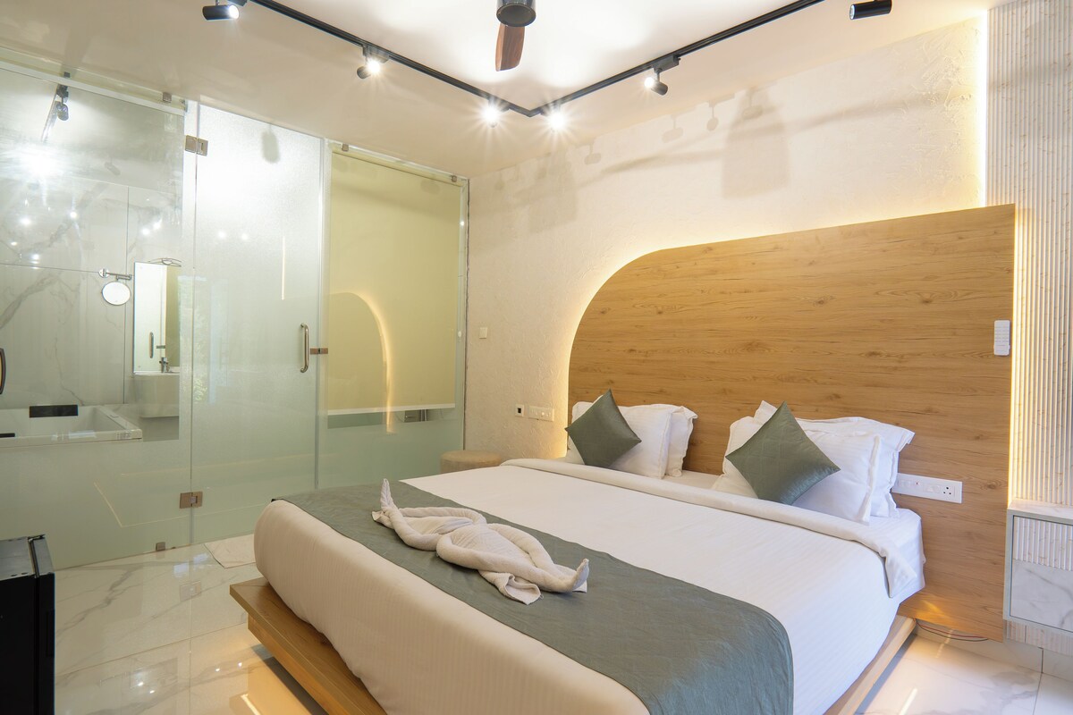 Minibar, escritorio, espacio para trabajar con laptop y wifi gratis 