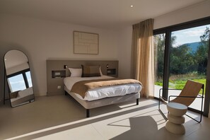 6 Schlafzimmer, Zimmersafe, Bügeleisen/Bügelbrett, Reisekinderbett