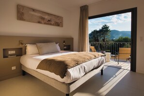 6 bedrooms, in-room safe, iron/ironing board, travel crib