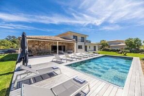 Outdoor pool, a heated pool - New villa 300m from Pinarello beach with private pool (Sainte Lucie)