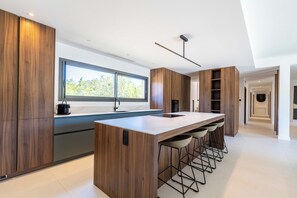 Fridge, microwave, oven, stovetop - New villa 300m from Pinarello beach with private pool (Sainte Lucie)