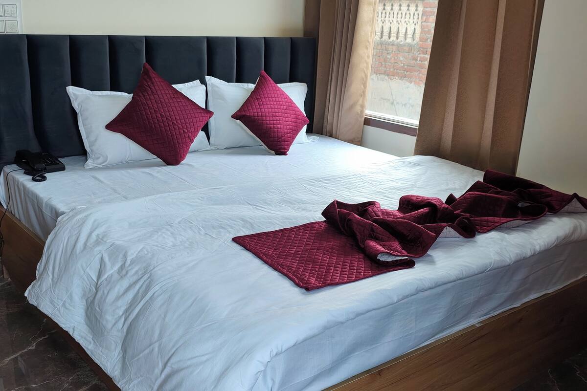 Deluxe Double Room | Free WiFi