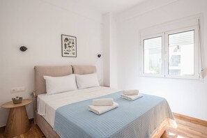 2 bedrooms, desk, iron/ironing board, WiFi